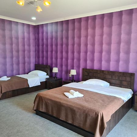 Georgian House Hotell Kutaisi Eksteriør bilde