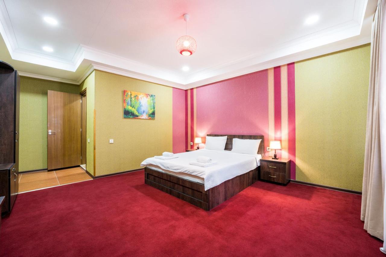 Georgian House Hotell Kutaisi Eksteriør bilde