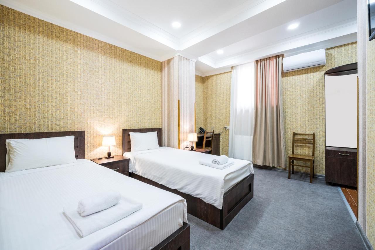 Georgian House Hotell Kutaisi Eksteriør bilde