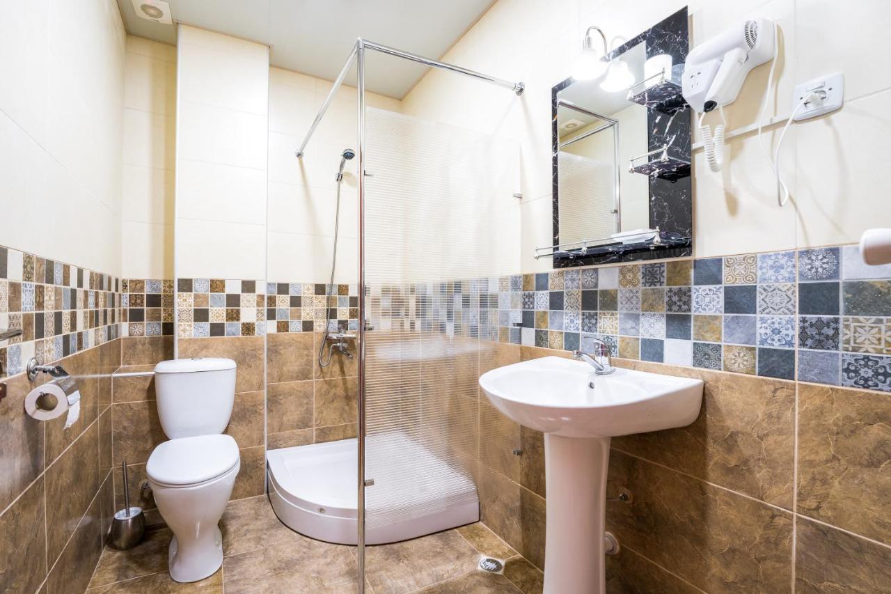 Georgian House Hotell Kutaisi Eksteriør bilde