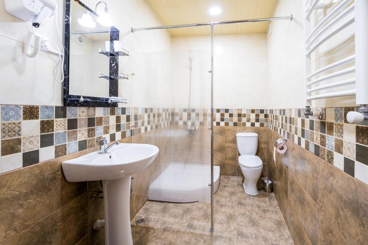 Georgian House Hotell Kutaisi Eksteriør bilde