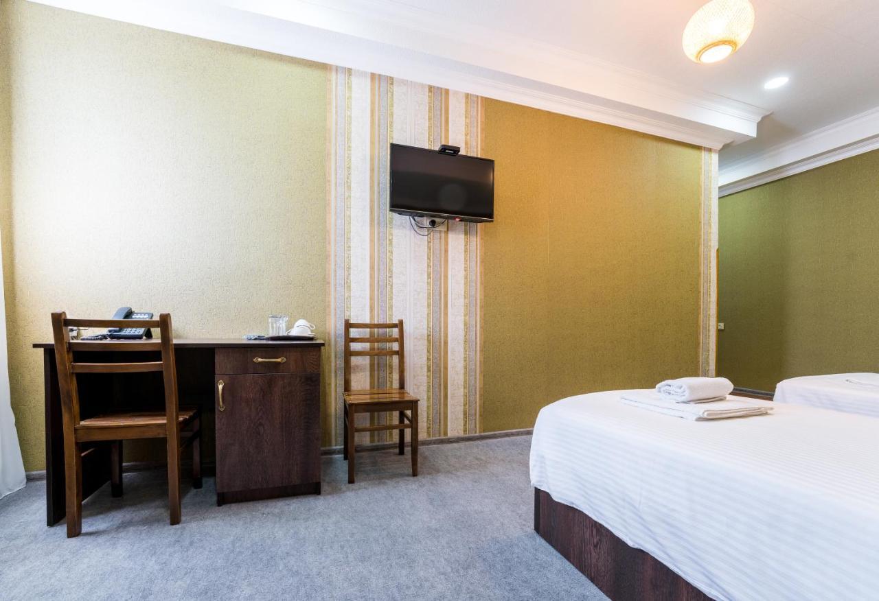 Georgian House Hotell Kutaisi Eksteriør bilde