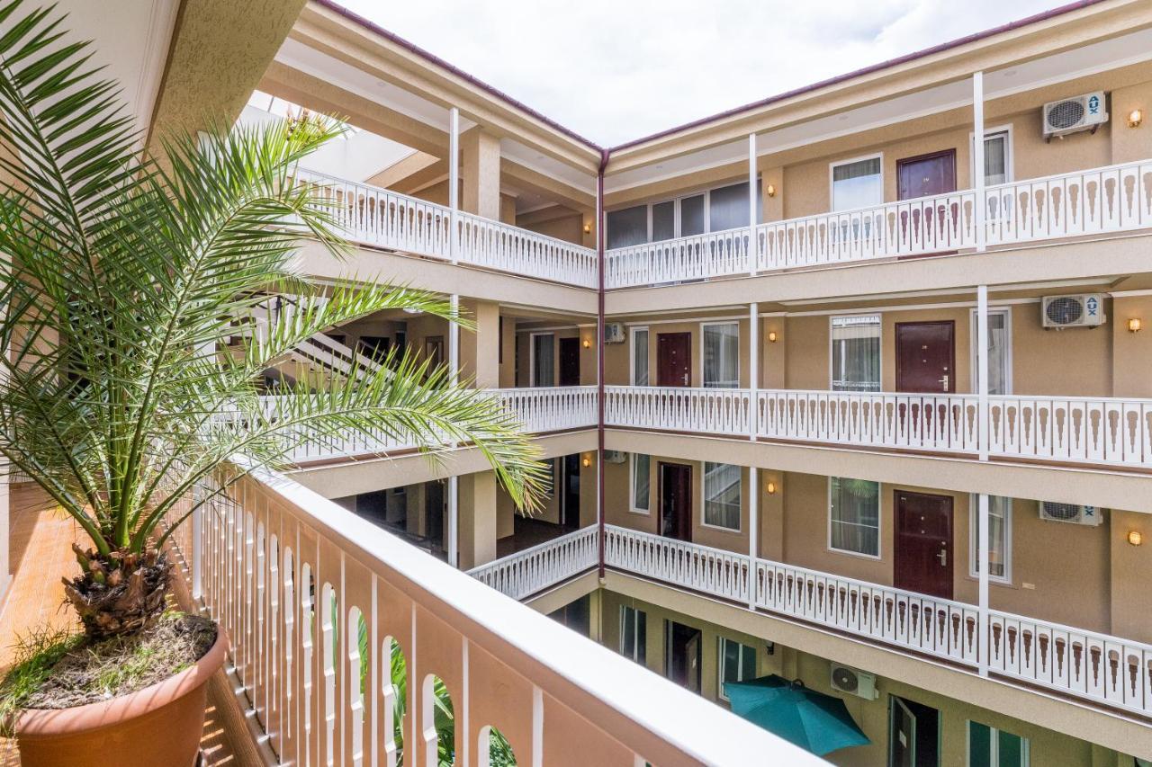 Georgian House Hotell Kutaisi Eksteriør bilde