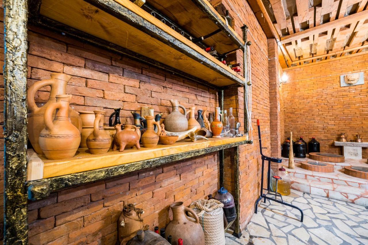 Georgian House Hotell Kutaisi Eksteriør bilde