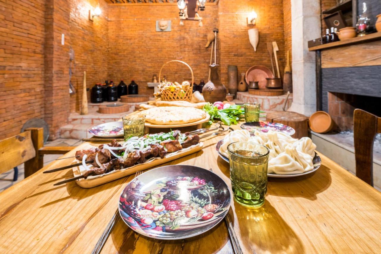 Georgian House Hotell Kutaisi Eksteriør bilde