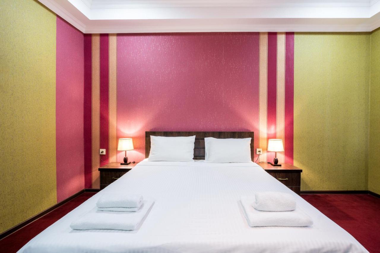Georgian House Hotell Kutaisi Eksteriør bilde