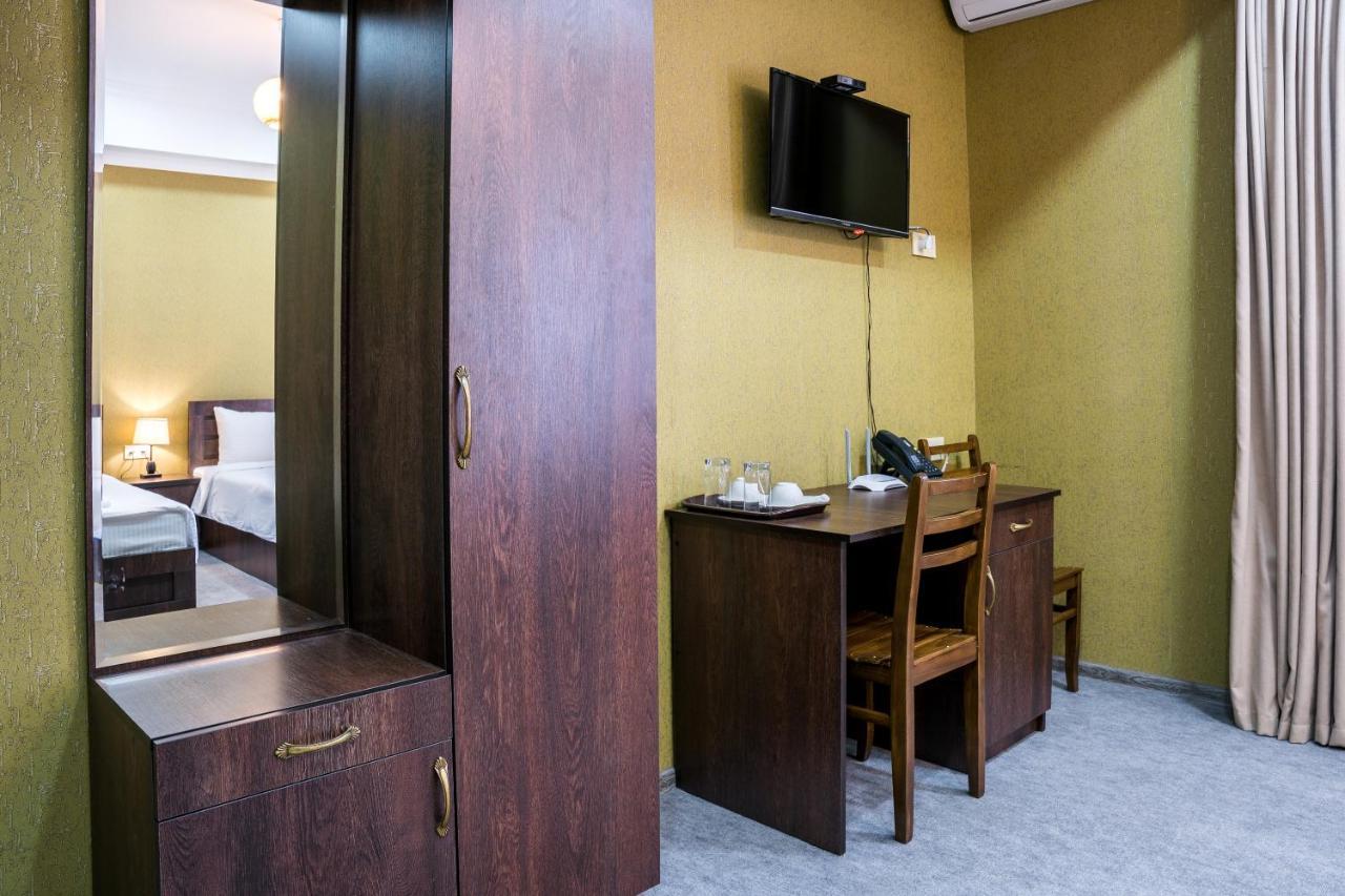 Georgian House Hotell Kutaisi Eksteriør bilde