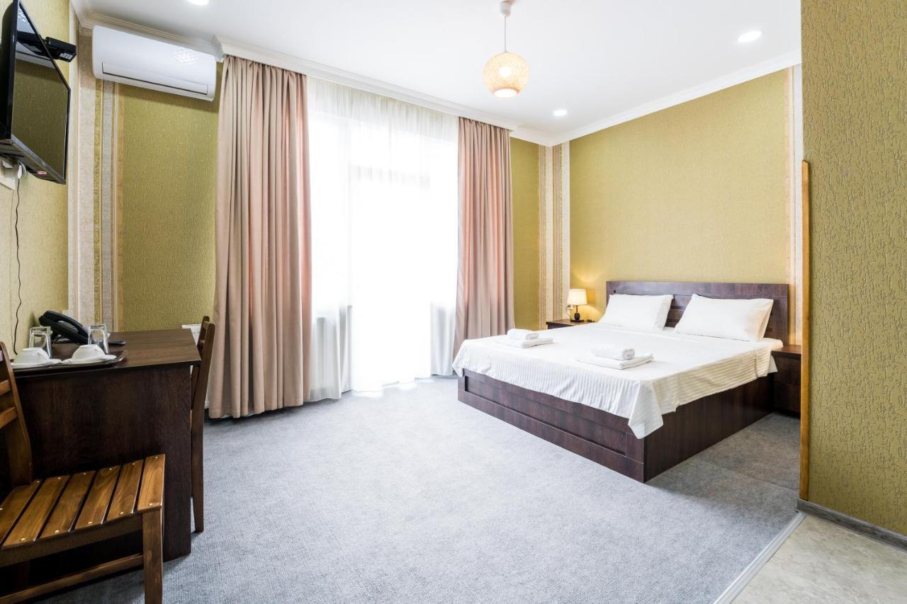 Georgian House Hotell Kutaisi Eksteriør bilde