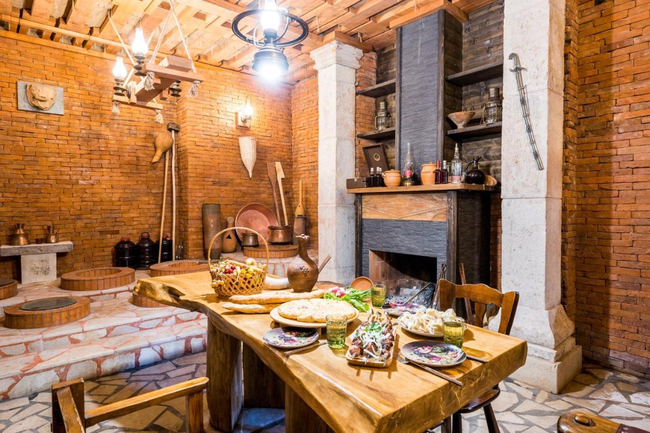 Georgian House Hotell Kutaisi Eksteriør bilde