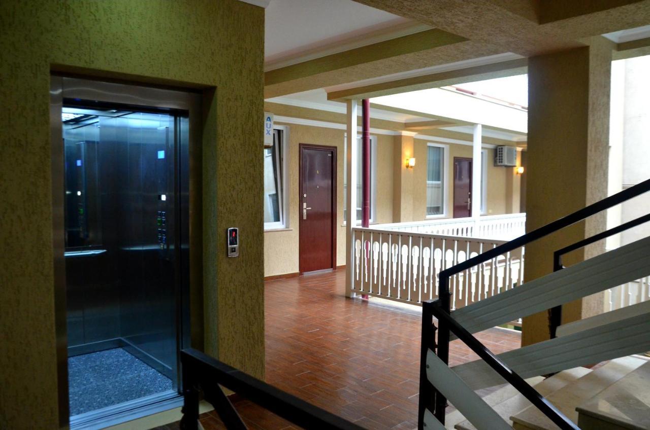 Georgian House Hotell Kutaisi Eksteriør bilde