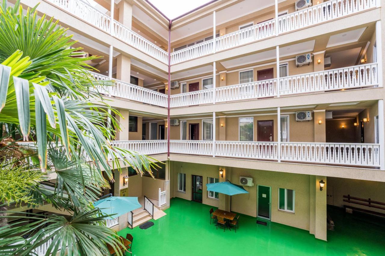 Georgian House Hotell Kutaisi Eksteriør bilde