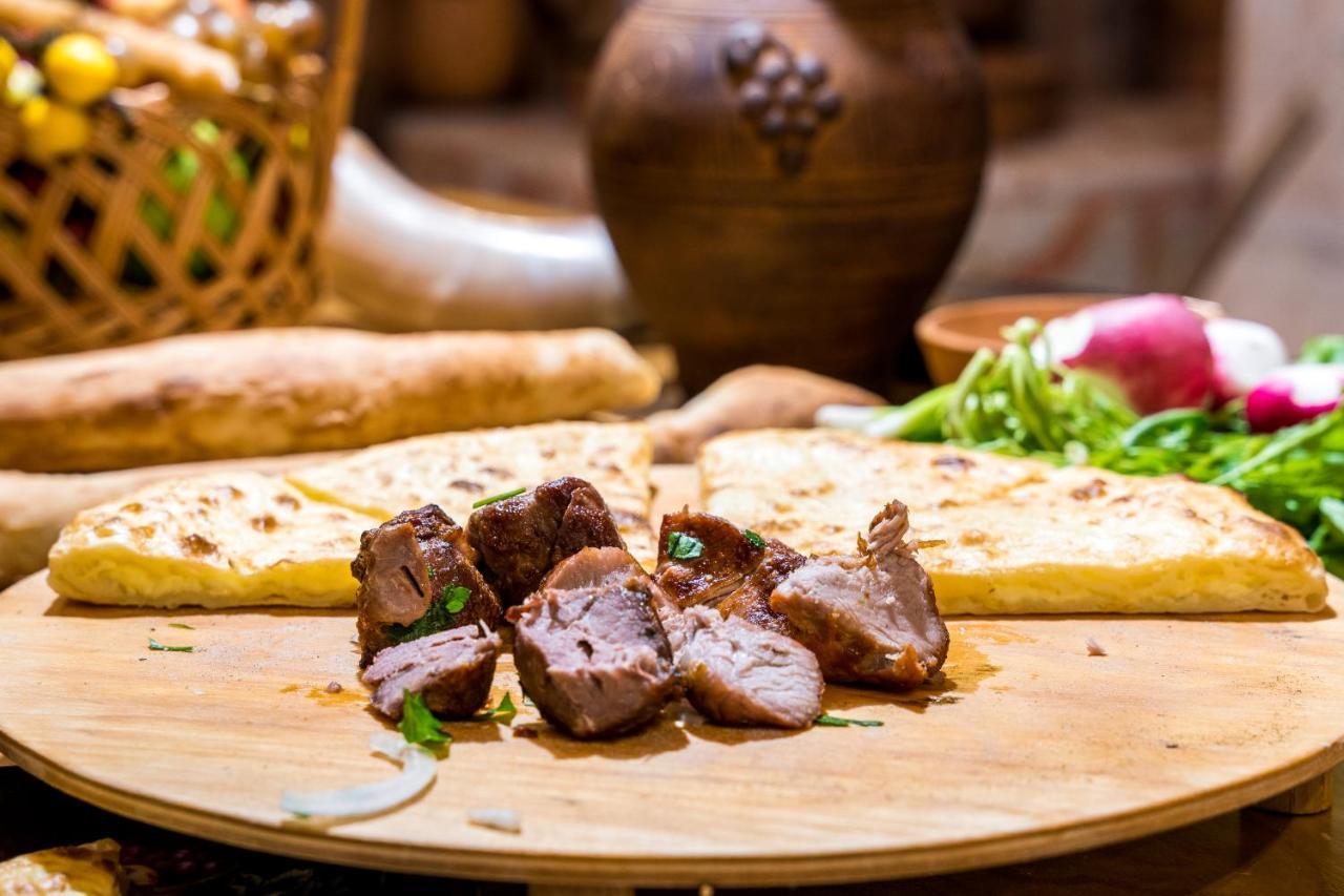 Georgian House Hotell Kutaisi Eksteriør bilde